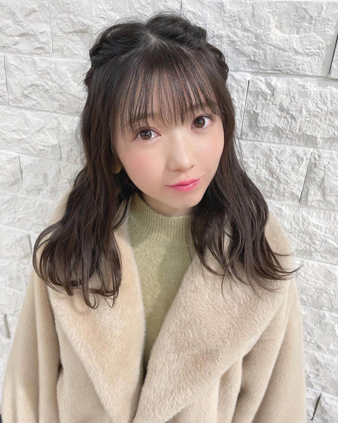 山岸理子のインスタグラム：「*﻿ ﻿ もうそろそろ上着はいらないかなー？﻿ ﻿  今日は暖かいよね🌸🐝﻿ ﻿ ﻿ ﻿ ﻿ #tsubaki_factory﻿ #山岸理子﻿ #今日から﻿ #春服着てます #写真は今日のじゃないよ」