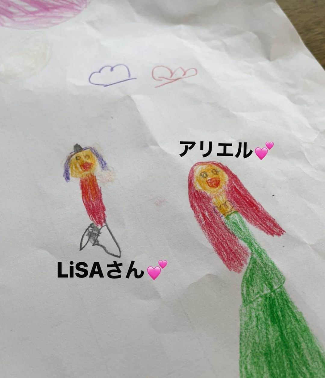 井上和香さんのインスタグラム写真 - (井上和香Instagram)「. 娘が描いた絵🖼  「この絵は、アリエルと炎のLiSAさんだよ💕」  と、嬉しそうに教えてくれた娘。 大好きな2人を描いたようです🥰  上手に描けました✨ . #5歳女の子 #絵が上手になってきた #アリエル #LiSA #炎を毎日歌ってる #歌詞を覚えてて凄い」3月24日 17時04分 - inoue_waka