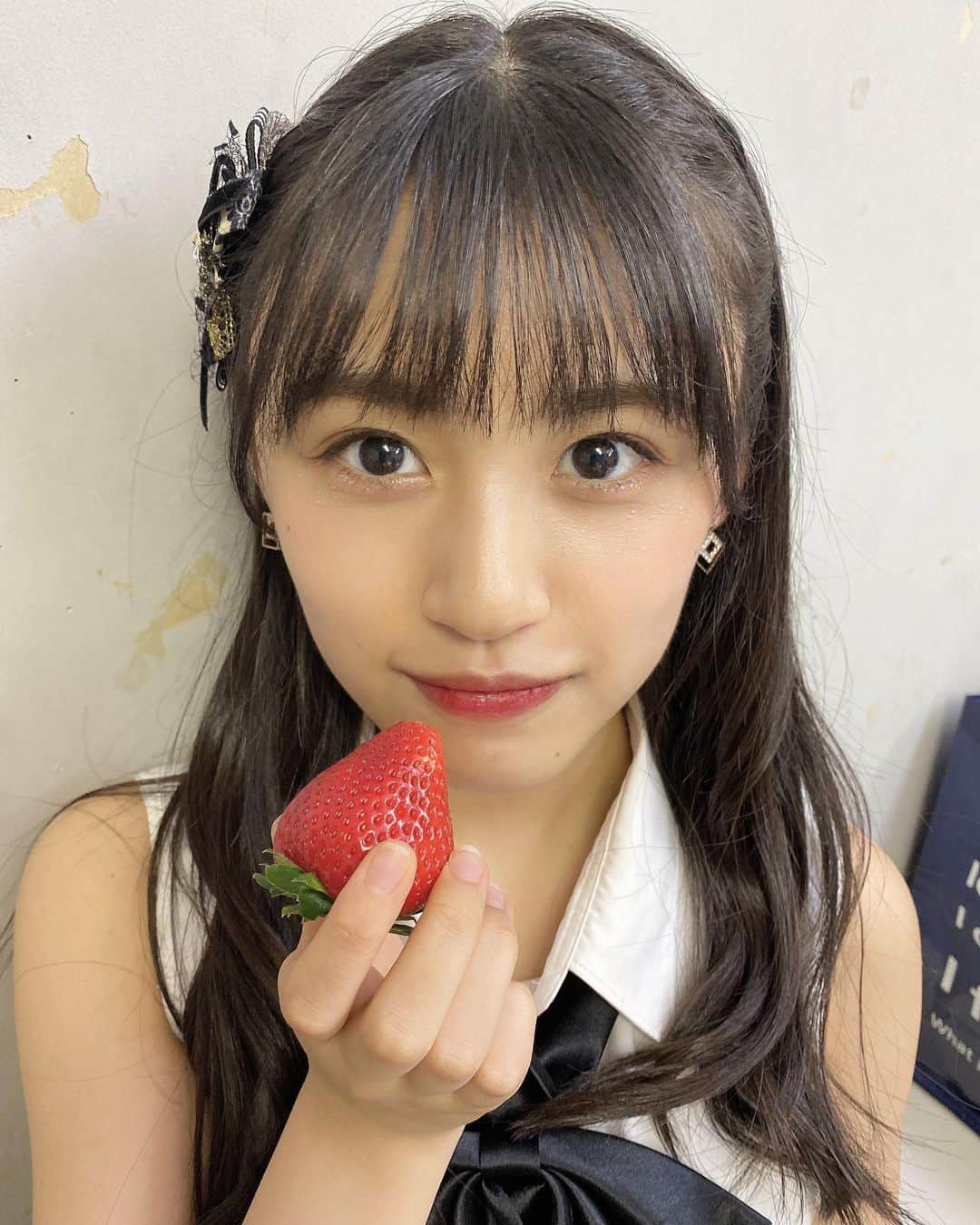 中川美音のインスタグラム：「美音のいちごだからね！ あ〜げない  #🍓」