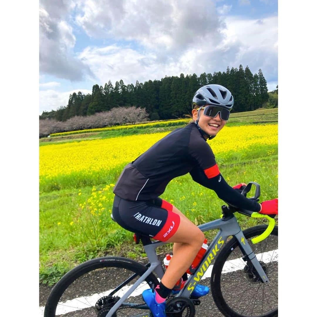 岸本新菜のインスタグラム：「春だー🌸🍡🌷🐝👒🌼 ポカポカあったかい♪ #oakley #specialized #asics」