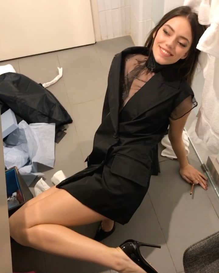 パイパー・アメリカ・スミスのインスタグラム：「I miss getting ready for big events in tiny hotel rooms in nyc.」