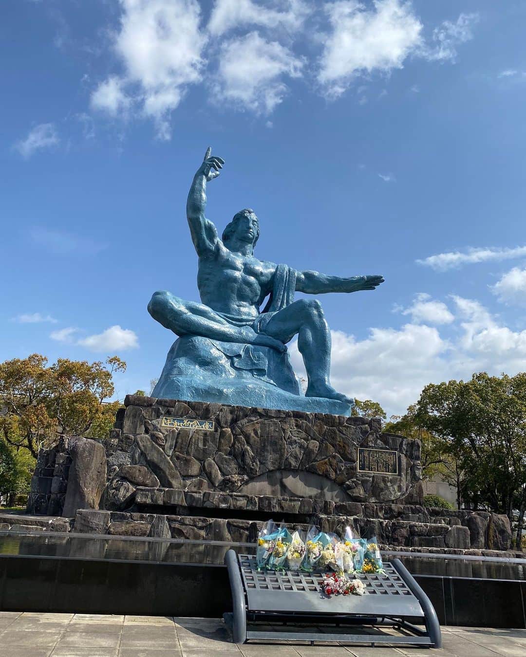 氷川きよしさんのインスタグラム写真 - (氷川きよしInstagram)「長崎に行くと必ず長崎平和祈念像へ伺い、たくさんの方の命が奪われたことへの供養と平和が続くようにと祈ります。  永遠に平和が続きますように。  氷川きよし」3月24日 11時50分 - hikawa_kiyoshi_official