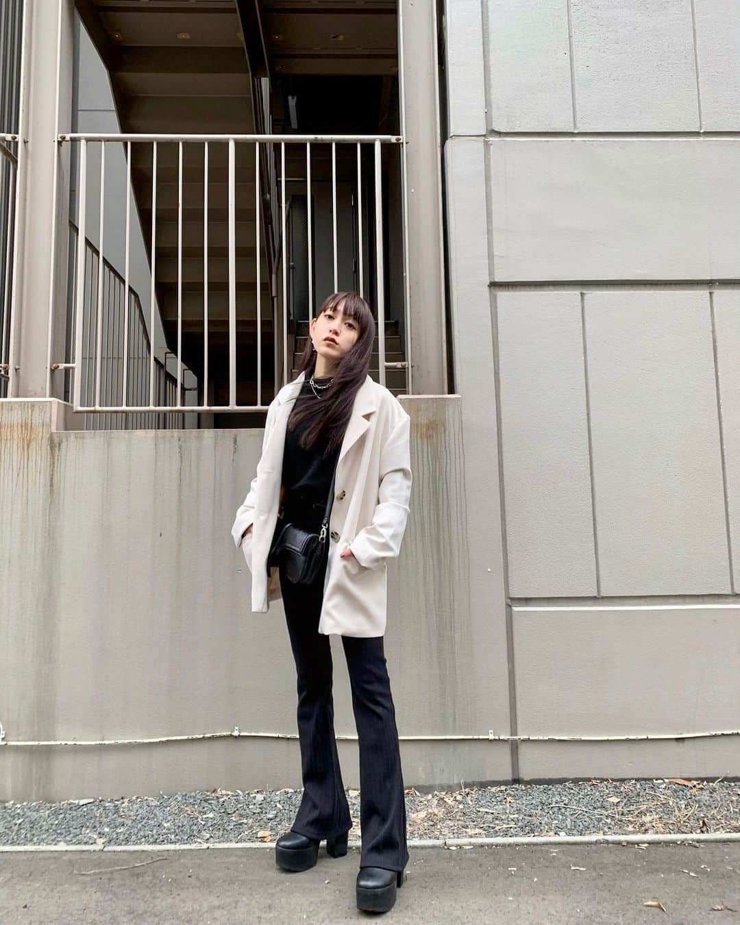 井上 莉彩のインスタグラム：「. お久しぶりです🥺❤️ 北海道の冬が寒すぎてついつい冬眠してしまったいのうえです🐻🥺笑 . 店頭にはプレデター級に可愛いお洋服達がたっくさん入ってきております🥺💚💛🧡 . 写真は最近買ったお気に入りのJKとパンツーー🥰🥰 . 春服沢山お買い物したからまたアップしたいと思います！☺️ 皆さん良ければ見てみて下さい💓 .」