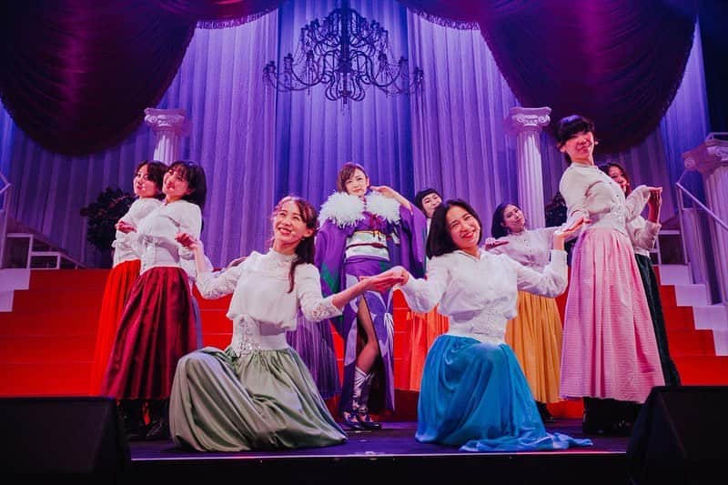 片山萌美のインスタグラム：「#舞台新サクラ大戦 #桜歌之宴　 #花組 #芽組 #神崎すみれ　 #moemikatayama   大帝国劇場にお越しいただき 誠にありがとうございました💜  （写真は色々なサイト様からお借りしております） GAME Watch様 （https://game.watch.impress.co.jp/docs/kikaku/1313414.html） ガールズステージニュース様 （https://girls-stage.jp/?p=2072） 電撃オンライン様 （https://dengekionline.com/articles/72721/） ステージナタリー様 （https://natalie.mu/stage/news/421133）」