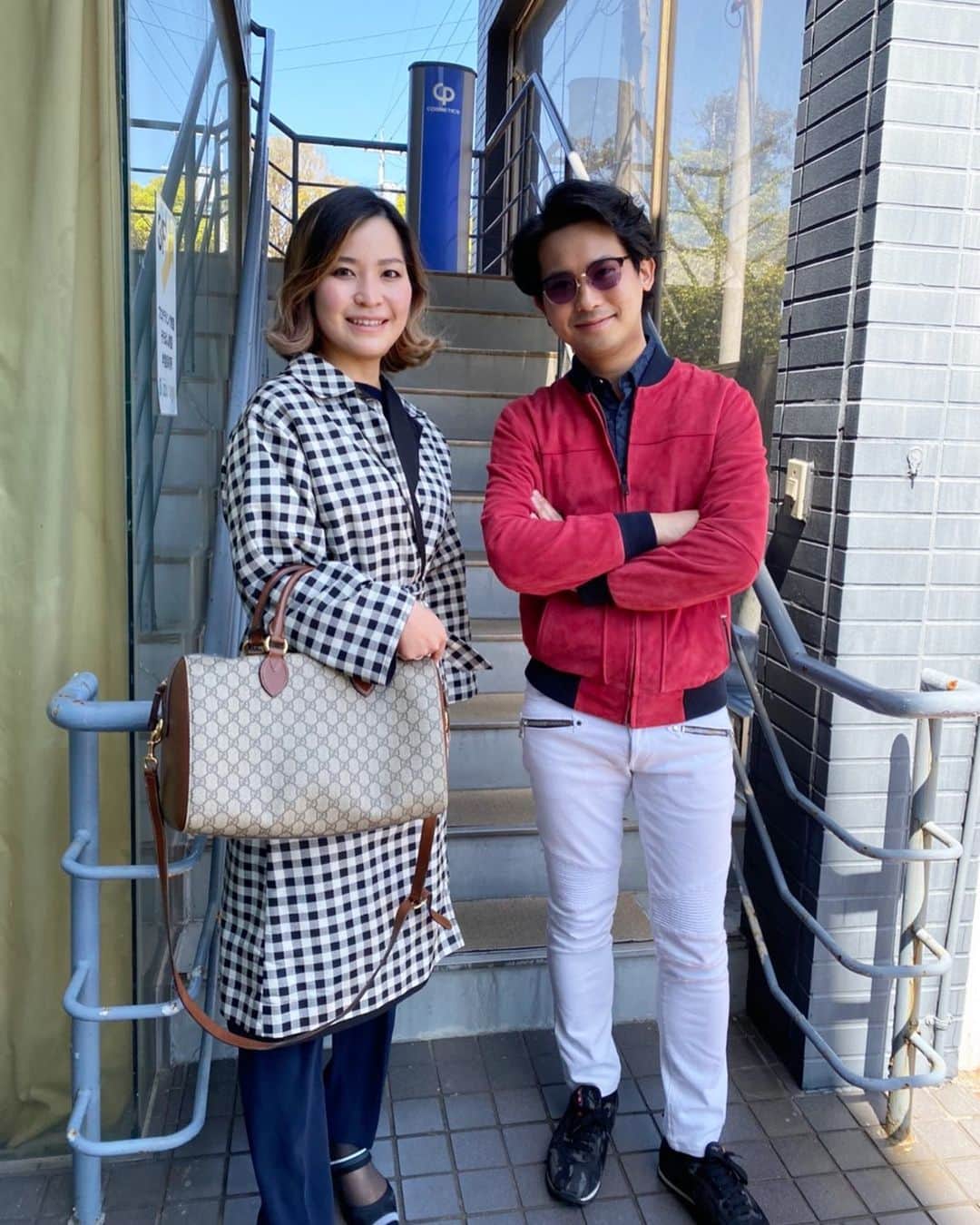 三浦文彰（ヴァイオリニスト）のインスタグラム：「With @kamiomayuko yesterday at lunch break !Somehow we made a good  fashion match? 😎👜🧥」