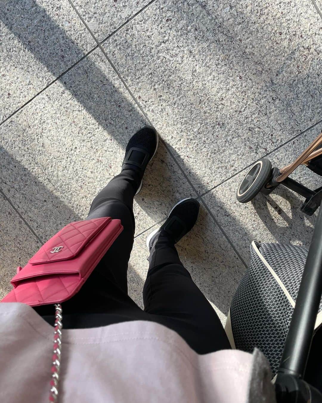 田中麻衣さんのインスタグラム写真 - (田中麻衣Instagram)「いいお天気でうれしい🌸🌸🌸 毎日公園行くから、パンツスタイルが多くなる😅」3月24日 18時38分 - maitanaka1217