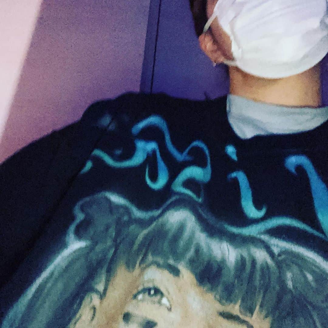 AIのインスタグラム：「LISAと考え中w」