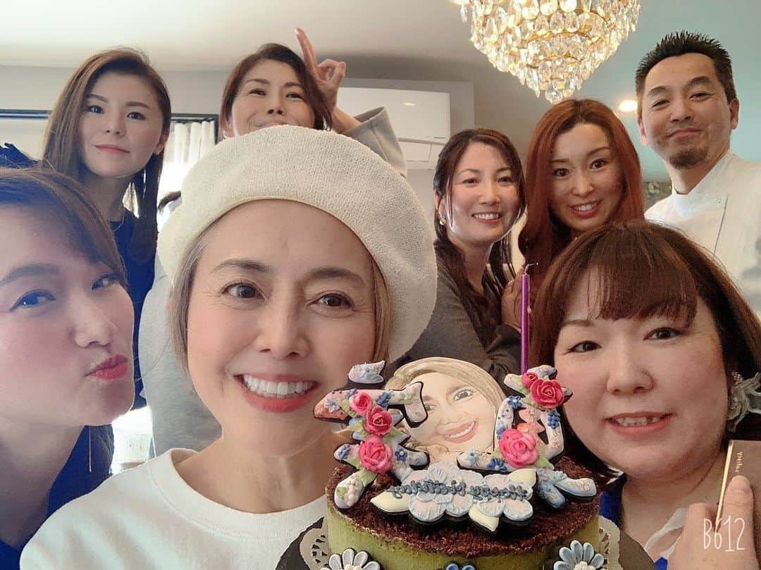 熊谷真実さんのインスタグラム写真 - (熊谷真実Instagram)「また誕生日してもらったの！  幸せまくりです。  ジオリエンタルテラスの総料理長前川シェフに野菜のテリーヌを教えていただく会で、お誕生日ケーキとプレゼントいただきました！  泣いちゃったよ。 まみちゃん。  浜松にずーっといるからね。 これからもよろしくお願いします。  #熊谷真実 #ピンクエレファント#野菜のテリーヌ#ジオリエンタルテラス #誕生日プレゼント#アイシング#」3月24日 14時38分 - mami_kumagai310