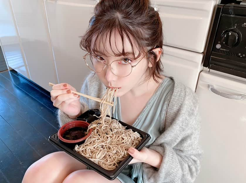 深田えいみさんのインスタグラム写真 - (深田えいみInstagram)「お蕎麦美味しい🇯🇵🍣  #蕎麦#フツーにえいみフツーのえいみ＃スタイルブック#深田えいみ#ショートカット」3月24日 15時16分 - eimi0318