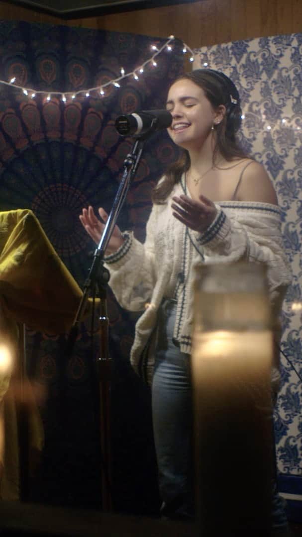 ベイリー・マディソンのインスタグラム：「So we thought it would be fun to drop this music video for “Let’s Go Make a Memory” since we are just TWO DAYS away from #AWeekAway premiering globally on @netflix !! 💃 xxxxx hope you enjoy!!」