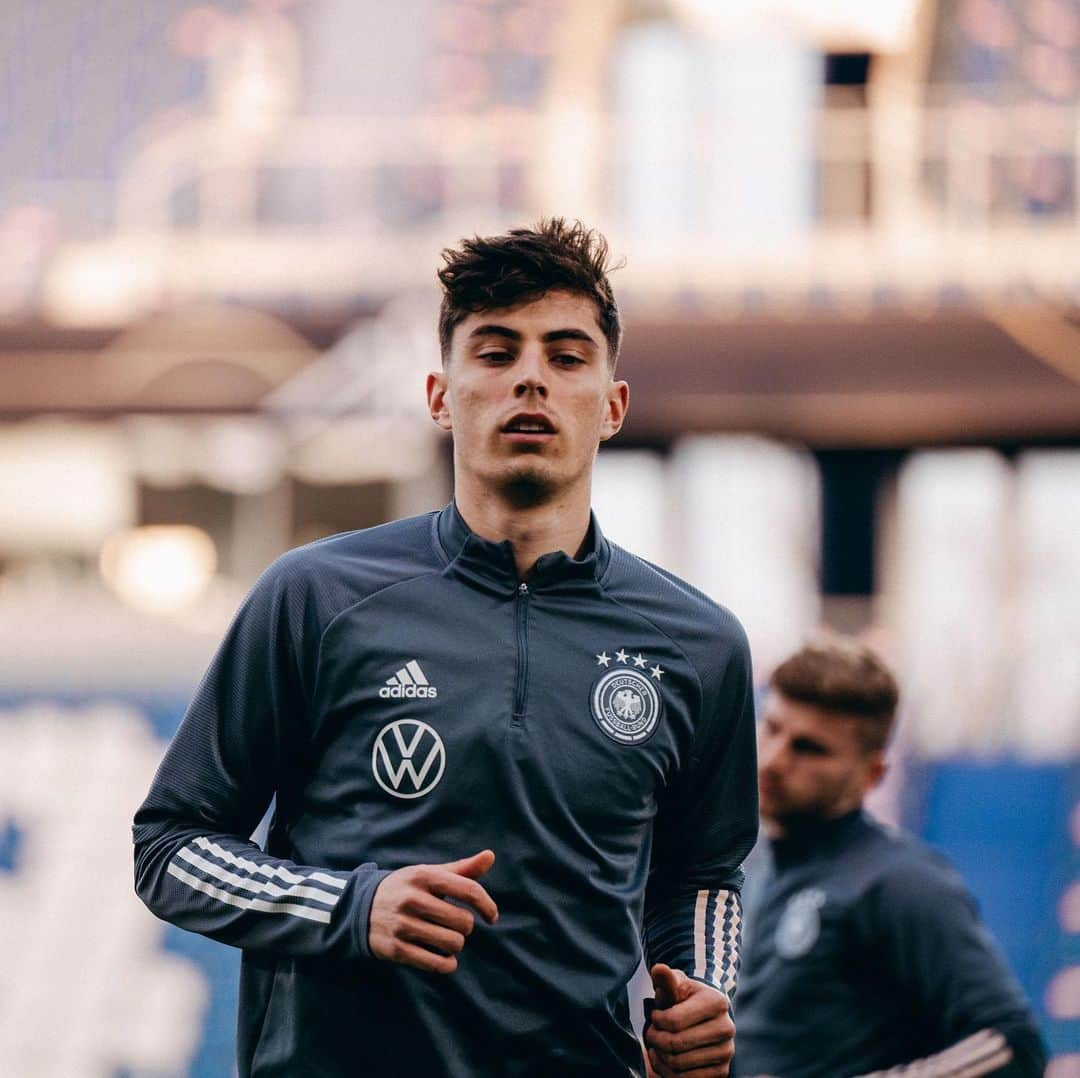 カイ・ハフェルツさんのインスタグラム写真 - (カイ・ハフェルツInstagram)「🇩🇪 work @dfb_team」3月25日 3時44分 - kaihavertz29