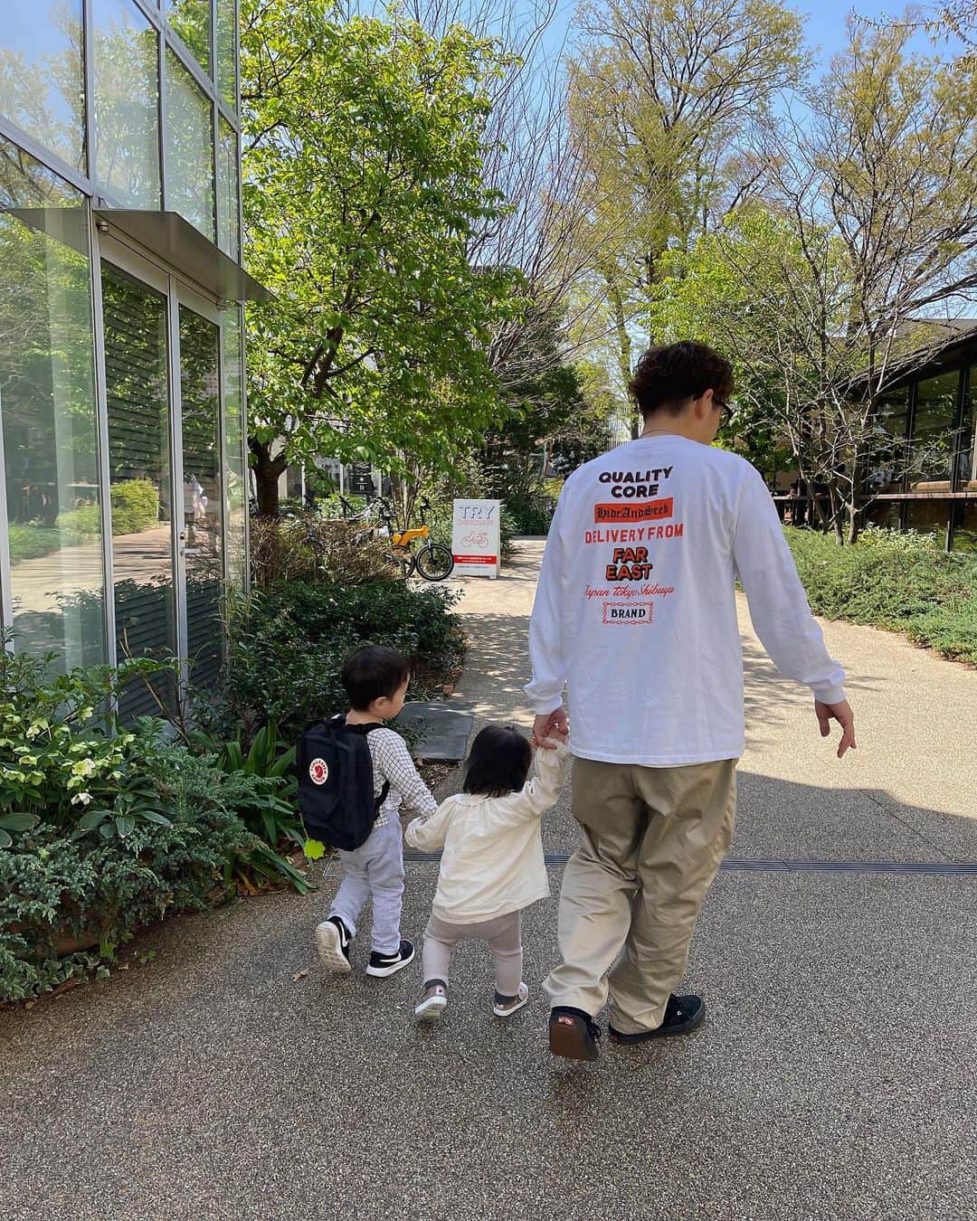 のインスタグラム：「もうすぐ幼稚園に入園する息子と1歳の娘と👨‍👧‍👦💕 #春#親子」