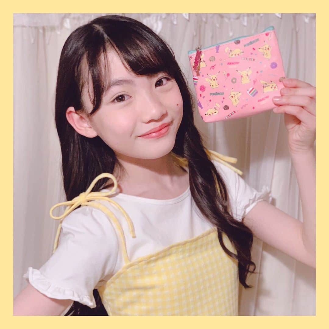 ニコ☆プチのインスタグラム：「今日は花粉がすごかったね🤧 みんなは花粉症大丈夫？😭 ティッシュや目薬は欠かせないってコに、ニコ⭐︎プチ6月号のふろくが大カツヤーク😤💞 . .  今月の付録はポケモンティッシュポーチだよ▼o'ᆺ'o▼⚡ ピカチュウをマネしてきいろ着てみたよ💛  私は花粉症だから花粉対策グッズを入れるよ🌼😷 花粉でツラい日もティッシュがかわいく持ち運べるのが嬉しいな💓  みんなはどんな風に使うのかな？☺️ . .  #ニコプチ #ニコプチふろく #プチモのふろくの使い方  #ニコプチふろくのある生活  #ポケモン #ピカチュウ #ふろく #星乃あんな」