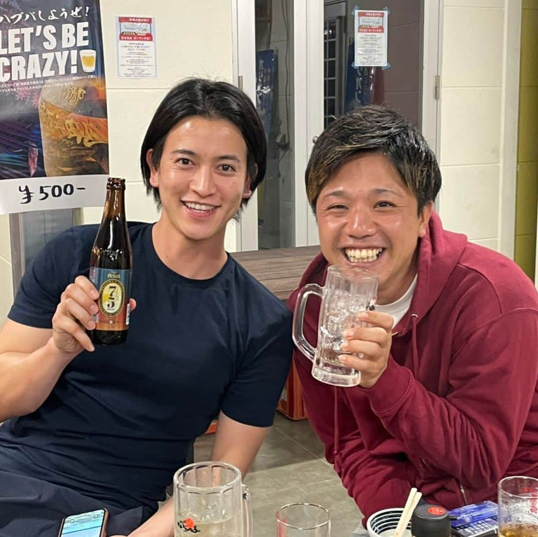 仲田克也さんのインスタグラム写真 - (仲田克也Instagram)「宮古島の親友です🍀  ぶーりゃー(同級生)と一緒に仕事することが1つの目標でもあったのですが、近々叶うかもしれません(^^)  まだまだ登りますので、応援よろしくお願いします📣  #沖縄 #オリオンビール #75ビール #クラフトビール #IPA」3月24日 19時05分 - minatoisshiki