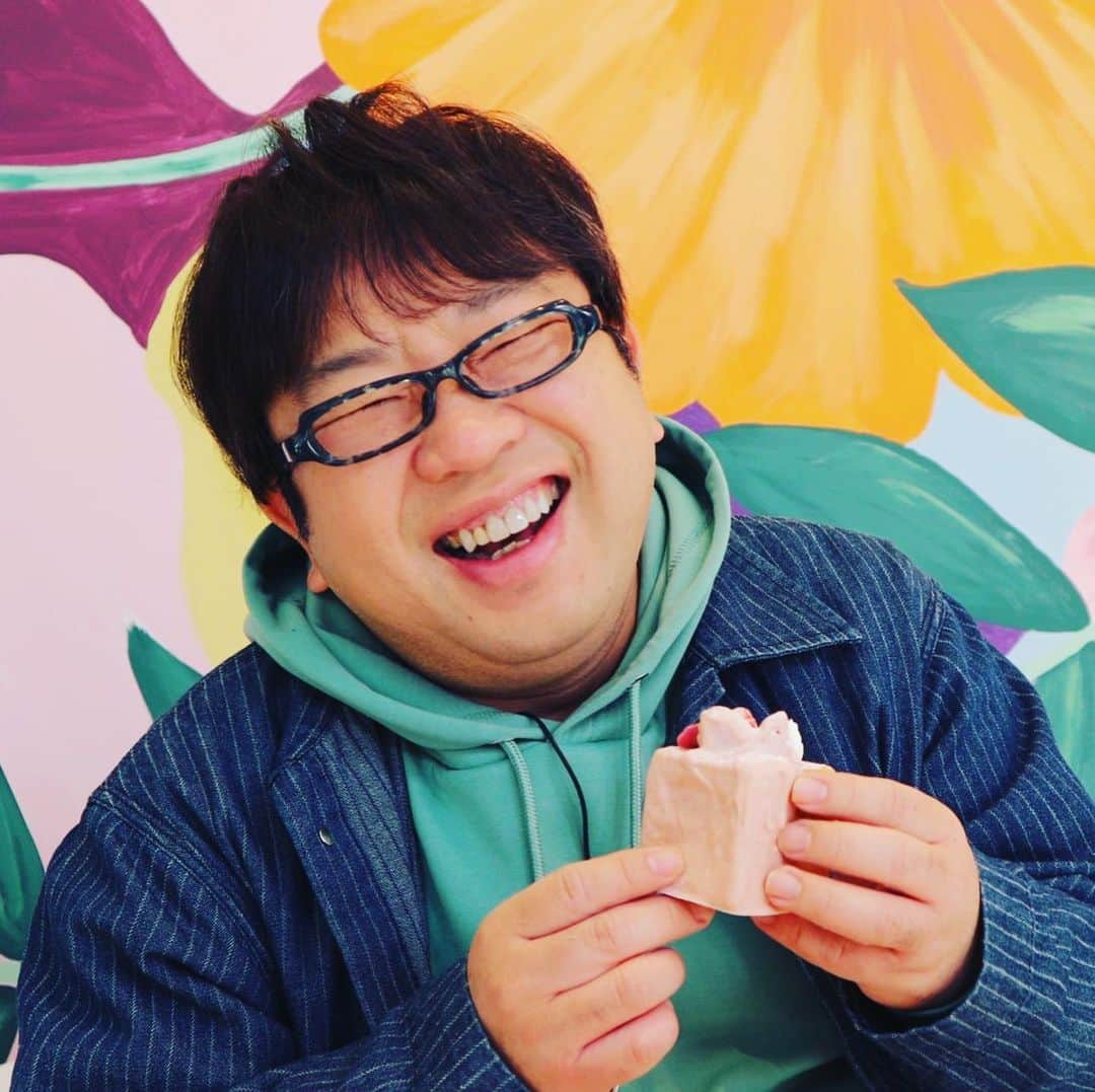 フジテレビ「もしもツアーズ」さんのインスタグラム写真 - (フジテレビ「もしもツアーズ」Instagram)「🌈もしもツアーズ🌈 今週土曜日夜6時30分からの もしツアは  緑の癒されモール🍀 グリーンスプリングスツアー🌿  美味しいものを いただくと こんな笑顔 でちゃいますよね😍🌸 かわいい〜💖  #もしツア #シソンヌ #じろう #長谷川忍 #二階堂高嗣  #キスマイ #ニカちゃん  #kismyft2  #渡邊渚 #フジテレビアナウンサー  #立川 #グリーンスプリングス #フラワーズベイクアンドアイスクリーム #日比谷花壇  #季節限定  #フラワーズキューブ #いちご #ストロベリーチョコ #桜 #ラベンダーシロップ #51 #素敵な笑顔😊」3月24日 20時51分 - moshitsua_official