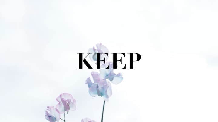 ルミネ公式のインスタグラム：「. Keep your smile, Bloom your days.  笑う門には福来る。  Smiling Relay をつなぐ春です。 さあ、笑ってこ。  Model  @yuranno  Creative direction & Art direction @kana_tkym Photo @8msmsm8 Hair & Make up @chikasuzuki1 Flower @ochiyasutaka @diligenceparlour  #笑ってこ #smilingrelay #keepyoursmilebloomyourdays #lumine #ルミネ #安野澄 #石田真澄」