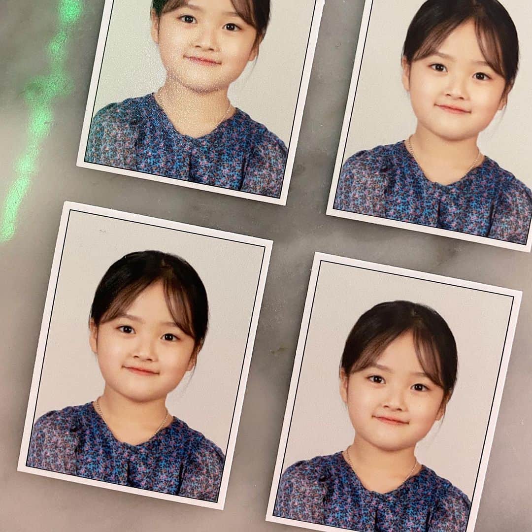 クォン・ユリのインスタグラム：「9살 유디찌 새로운 증사(∗❛⌄❛∗)💛 앞니 빠진 유디는 앞으로 없을테니 소중한 추억 사진으로 간직하기🐰 #권율이 #율이tv」