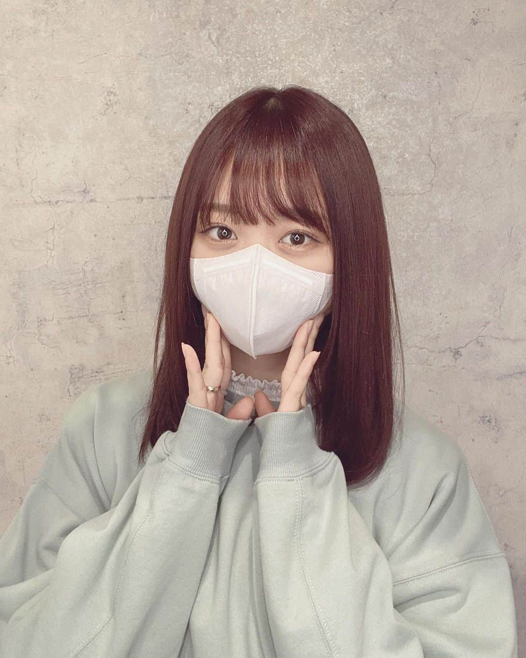 松田美里さんのインスタグラム写真 - (松田美里Instagram)「ワンマンが3日後なのでヘアメンテナンスしてきました🪞 この数日間ですごい急に髪が傷み始めてたので（原因不明） ツルサラになって嬉しい。 しかも腰も痛めがちな私にとっては終わるの早い所がまた神（笑）   髪のコンディションバッチリで3.27ワンマン頑張ります #newhair」3月24日 21時53分 - miri_matsuda