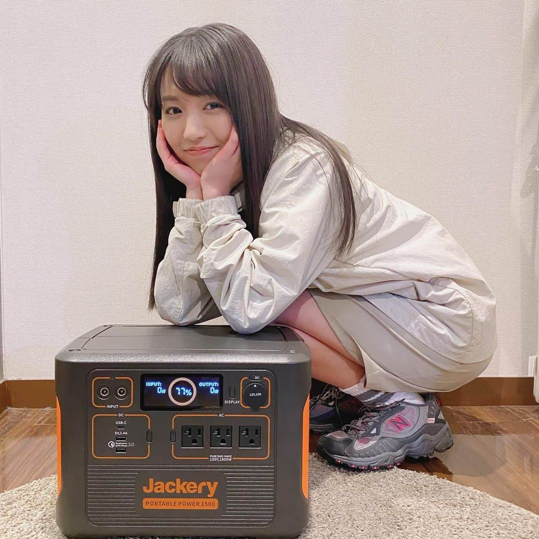 大原優乃さんのインスタグラム写真 - (大原優乃Instagram)「Jackery ポータブル電源 Aceシリーズ 新製品発表会に出席させていただきました☺︎  キャンプで電気調理器具や ドライヤーが使えたり、 災害時に情報取得手段である スマートフォンをチャージできたり。  「できること、ふやそう。」  このキャッチコピーの通り、 Jackeryさんのポータブル電源は、 当たり前のように電源がある生活を そのまま外に持ち運ぶことが実現されているので 「あたりまえ」の幅を広げる アイテムだなぁと感じました✨  ついに、明日発売されるみたいです！  これを機に、私もキャンプや なかなか電源の確保が難しい場所の現場に 持って行きたいと思います🏕  #Jackeryace1500 （3枚目は分身してる私にご挨拶中〜。笑）」3月24日 21時59分 - yuno_ohara