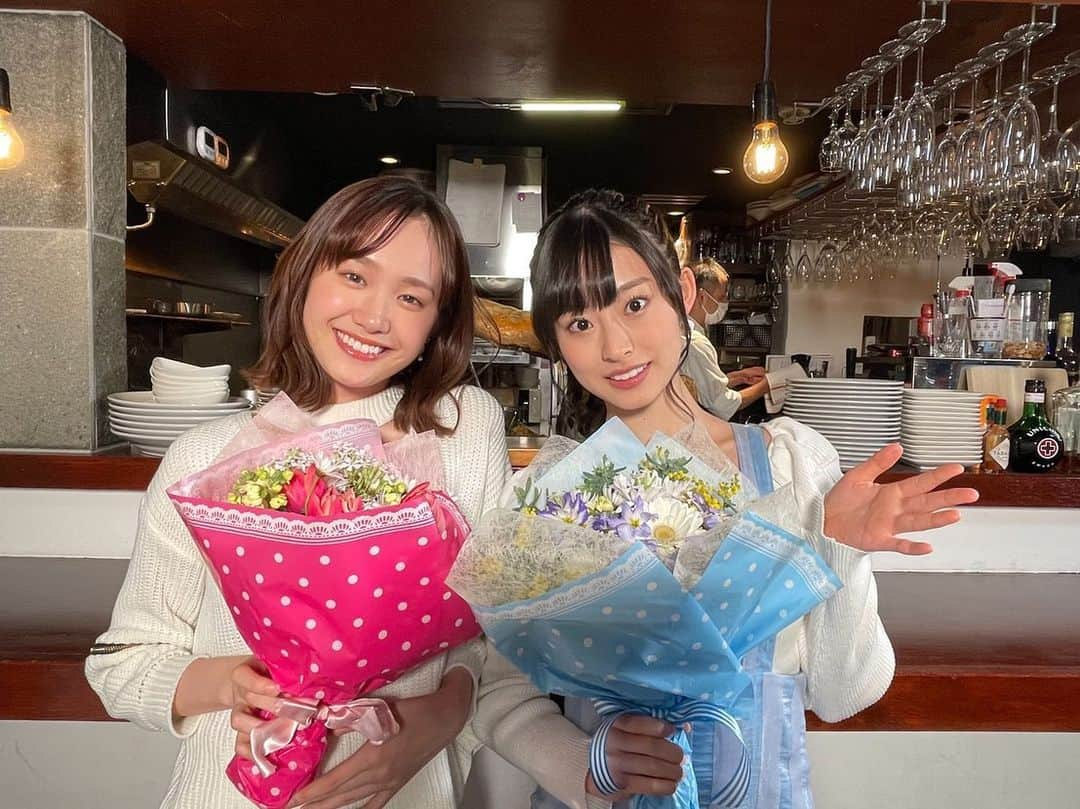 尾碕真花さんのインスタグラム写真 - (尾碕真花Instagram)「. . . テレビ朝日「オスカルイーツ」26:36〜 . 今回が最終回です💐 . 本当にアットホームな現場で毎回収録が楽しみでした。 . 料理の腕は多分上がりました💪 . 拙いMCでしたが皆さんが優しくてありがたかったです。 . 是非最終回、いもっちゃんとデカ盛り大食いをご覧下さい☺️ . 最後の写真はスタッフさんのいたずらで野上さんのアップ🤣 . #オスカルイーツ」3月24日 22時19分 - ichika_osaki_official