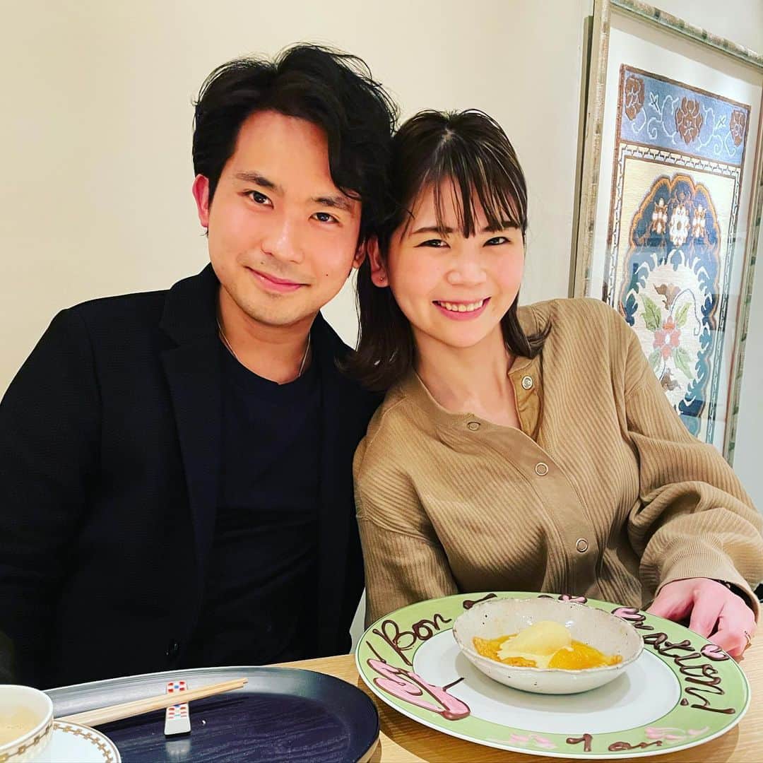のインスタグラム：「Last month,we had happy 1st anniversary of our marriage 🥳 @aminvsky #2222020」