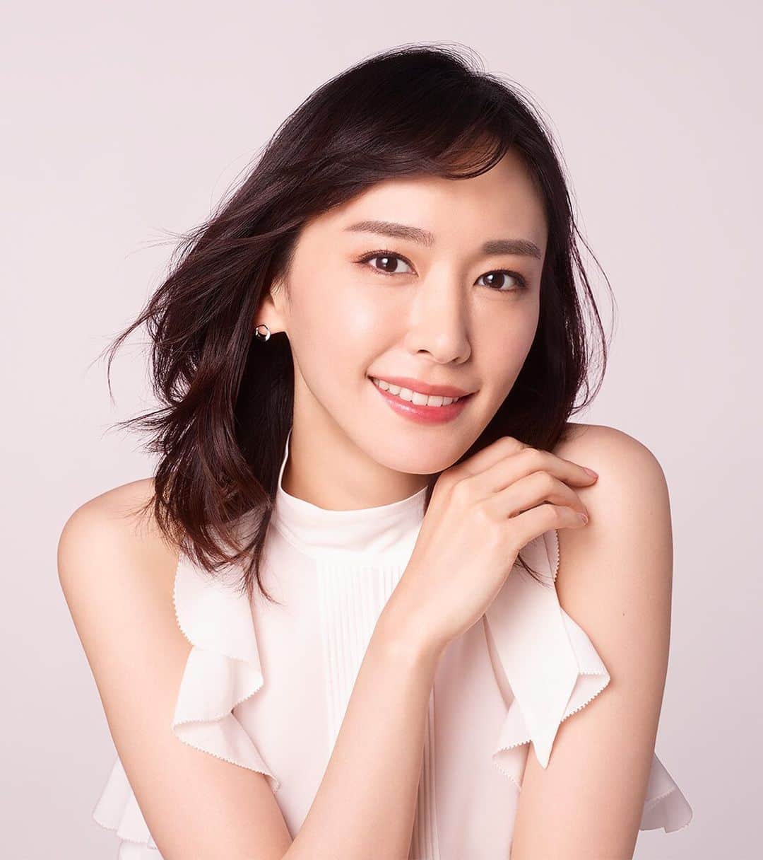 新垣結衣　ファンアカウントのインスタグラム：「コーセー新CM「新エスプリーク」篇 #新垣結衣 #ガッキー #kose #エスプリーク #esprique」