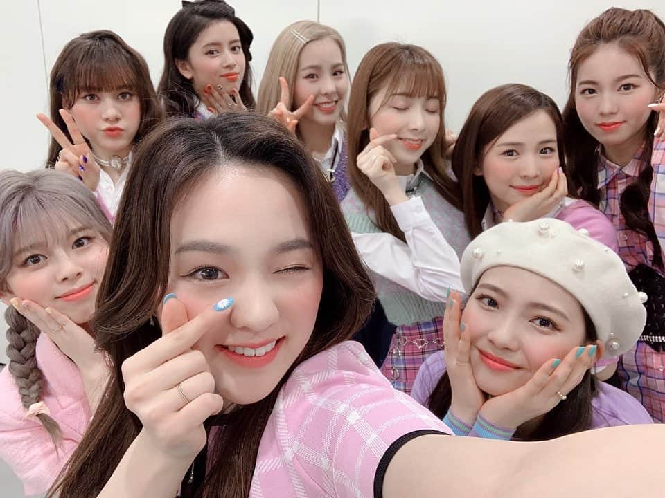 NiziUさんのインスタグラム写真 - (NiziUInstagram)「Premium Musicは見て頂けましたか⁈🥰🥰🥰 Poppin' Shakin' 初披露！！ 一緒に踊ってくれた人〜〜🙋🏻‍♀️🙋🏻‍♀️🙋🏻‍♀️❤ ————————————————————🌈 Premium Music 보셨나요?!🥰🥰🥰 Poppin' Shakin' 첫 퍼포먼스!! 어땠어요~~?🙋🏻‍♀️🙋🏻‍♀️🙋🏻‍♀️❤️  #niziu #withu #🐣」3月24日 23時12分 - niziu_artist_official