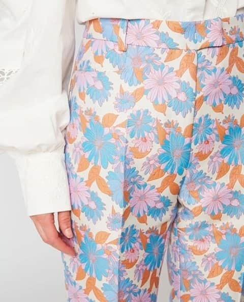 ポール&ジョーのインスタグラム：「More prints, more flowers, more colors 🌸⁠ Details from our ANTILOPE trousers from the new SS21 collection, now online!⁠ -⁠ #PaulandJoe #SS21 #Spring #Summer #Prints #Flowers #Colors #Details #Fashion #Mode」