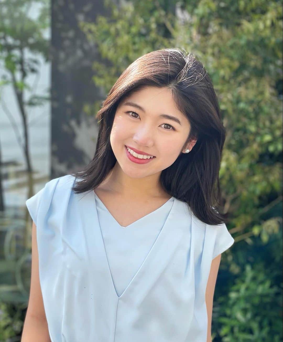 のインスタグラム：「【ご報告】※長文失礼します  今月から東京に拠点を移し、フリーアナウンサーとして活動することになりました。 所属はセント•フォースになります。  なかなかお伝えできず、申し訳ありません。  また今週からCS放送のTBS NEWSのキャスターを務めさせていただくことになりました。 ニュース番組は自分にとって新たな挑戦となります…！責任をもって取り組んでいきます。  かわって、このInstagramについてですが、4年間の鹿児島生活でお世話になった方々と繋がっている場でもあるので、このまま継続させていただきます。鹿児島の写真がなかなか投稿できなくなってしまうのが心苦しいのですが…見守っていただけたら幸いです。  最後に、この節目に際してあたたかいメッセージを送ってくださった皆様、本当にありがとうございました！DMでのお返事は出来かねていますが、有り難く読ませていただいています。  未熟な私ですが、もっと成長できるよう努力していきますので、今後ともどうぞよろしくお願い致します。  @centforce.official」