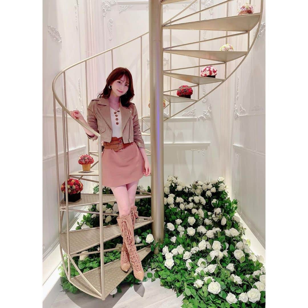 堀尾実咲さんのインスタグラム写真 - (堀尾実咲Instagram)「@haab_dream で 美容メンテナンスしてきたよ🤍  今月のハイフday🌟  毎月ハイフ通ってるんだけど 痩せた？ て聞かれることもあるくらい ほんと効果絶大😍✨✨  とってもおすすめ☺️  横浜院 ( @haab_yokohama )も開院したみたいなので お近くの方はぜひ行ってみてね❤️  #美容 #美容外科 #美容クリニック #美容メンテナンス #神宮前 #原宿　#jingumae #harajuku #beauty #ハーブビューティークリニック #ビューティークリニック #クリニック #haabdream #haabbeautyclinic #haab #ハイフ #小顔 #エラーズハイフ #ハイフエステ #エステ #エステサロン #アンチエイジング #アンチエイジングケア #エイジングケア #darich #ダーリッチ #lilybrown #リリーブラウン #dholic #rady」4月22日 22時31分 - misaki.horio