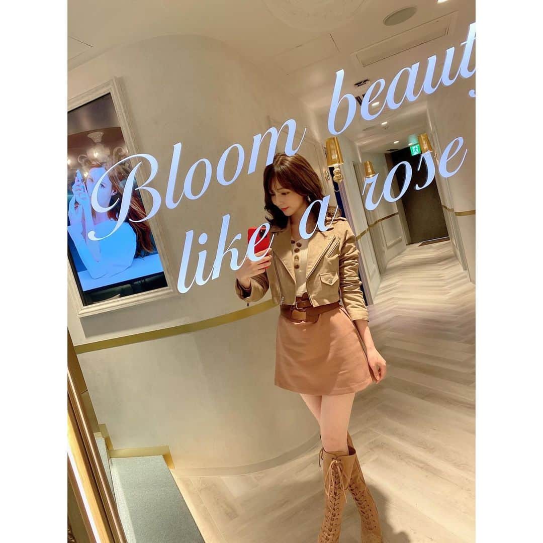 堀尾実咲さんのインスタグラム写真 - (堀尾実咲Instagram)「@haab_dream で 美容メンテナンスしてきたよ🤍  今月のハイフday🌟  毎月ハイフ通ってるんだけど 痩せた？ て聞かれることもあるくらい ほんと効果絶大😍✨✨  とってもおすすめ☺️  横浜院 ( @haab_yokohama )も開院したみたいなので お近くの方はぜひ行ってみてね❤️  #美容 #美容外科 #美容クリニック #美容メンテナンス #神宮前 #原宿　#jingumae #harajuku #beauty #ハーブビューティークリニック #ビューティークリニック #クリニック #haabdream #haabbeautyclinic #haab #ハイフ #小顔 #エラーズハイフ #ハイフエステ #エステ #エステサロン #アンチエイジング #アンチエイジングケア #エイジングケア #darich #ダーリッチ #lilybrown #リリーブラウン #dholic #rady」4月22日 22時31分 - misaki.horio