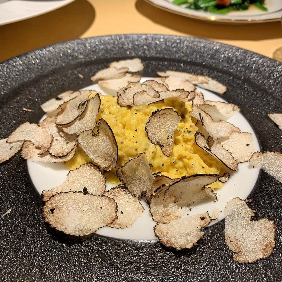 吉川ちかさんのインスタグラム写真 吉川ちかinstagram こないだ すっぽん フカヒレ銀座まる市へ 行ってきましたぁ 気になってたお店行けて嬉しい めちゃくちゃ美味しかったぁ 目の前でフカヒレが ジュワアアアってなって すごく楽しかったし 見て楽しめる