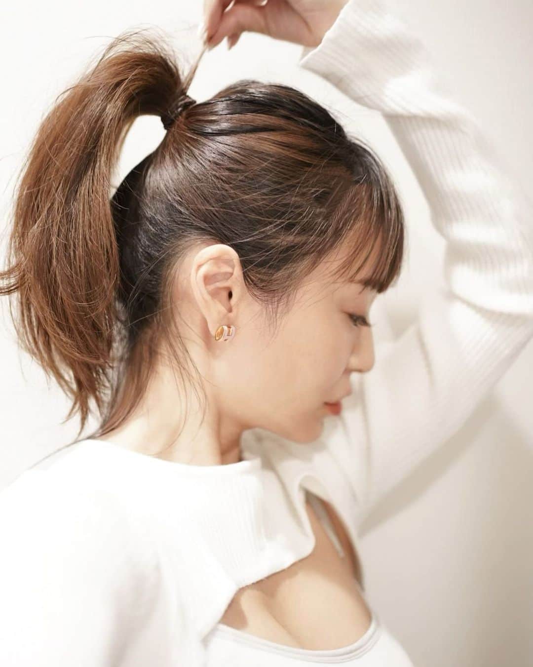 紺谷みえこのインスタグラム：「ポニーテールって言葉が可愛いꪔ̤̥ꪔ̤̮ꪔ̤̫ ♡  #styling #hair #skincare  #beauty #cosmetics  #selfie  #model #style #japan_of_insta #model #fashion  #sports  #ファッション #モデル #笑顔  #ポニテ　#働くママ　#ヘアスタイル　#デコルテ #かわいい #幸せ #言葉 #ポニーテール #女性 #新鮮 #ベッド #素敵な #ケア #肩」