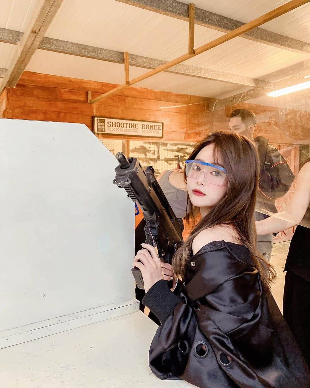 徐薇涵（Wei Han Xu）のインスタグラム：「🔫🔫🔫🌬  一直被回彈的射擊」