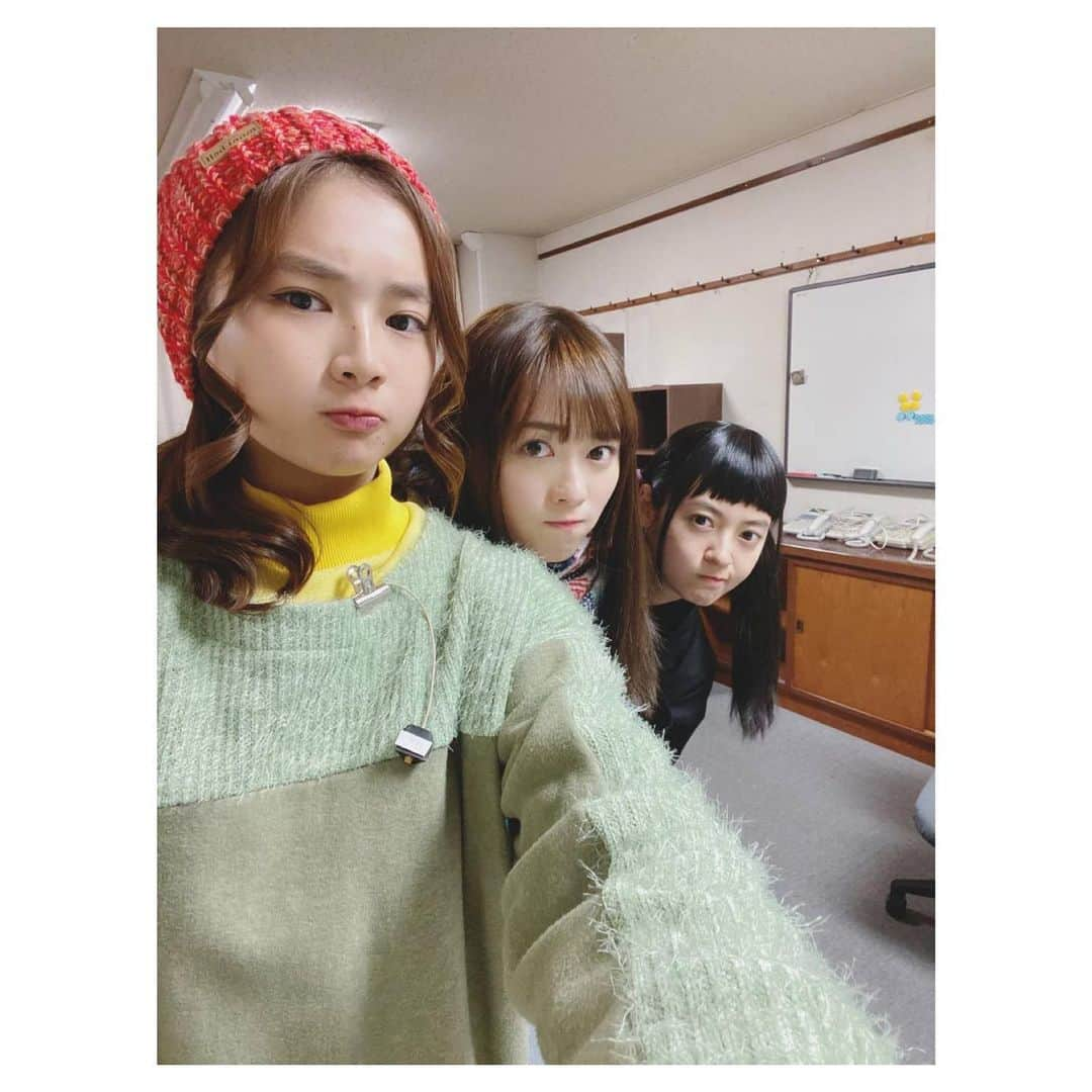 福原遥さんのインスタグラム写真 - (福原遥Instagram)「. 今夜0時30分からは#ゆるキャン2 第4話の放送です☺︎ 今夜は#千明 、#犬山 、#斎藤 ３人が、#おしゃれキャンプ をするため、シーズニング&塗装はがしをするんですが、、、 これが面白くて何度も笑ってしまいました😂 大好きなシーンです！ 今夜も是非、ゆるキャン△の世界にどっぷり浸かっていただけたら嬉しいです✨ 前話のおさらいは#Amazonプライムビデオ で！ #ゆるキャン△」4月22日 23時09分 - haruka.f.official