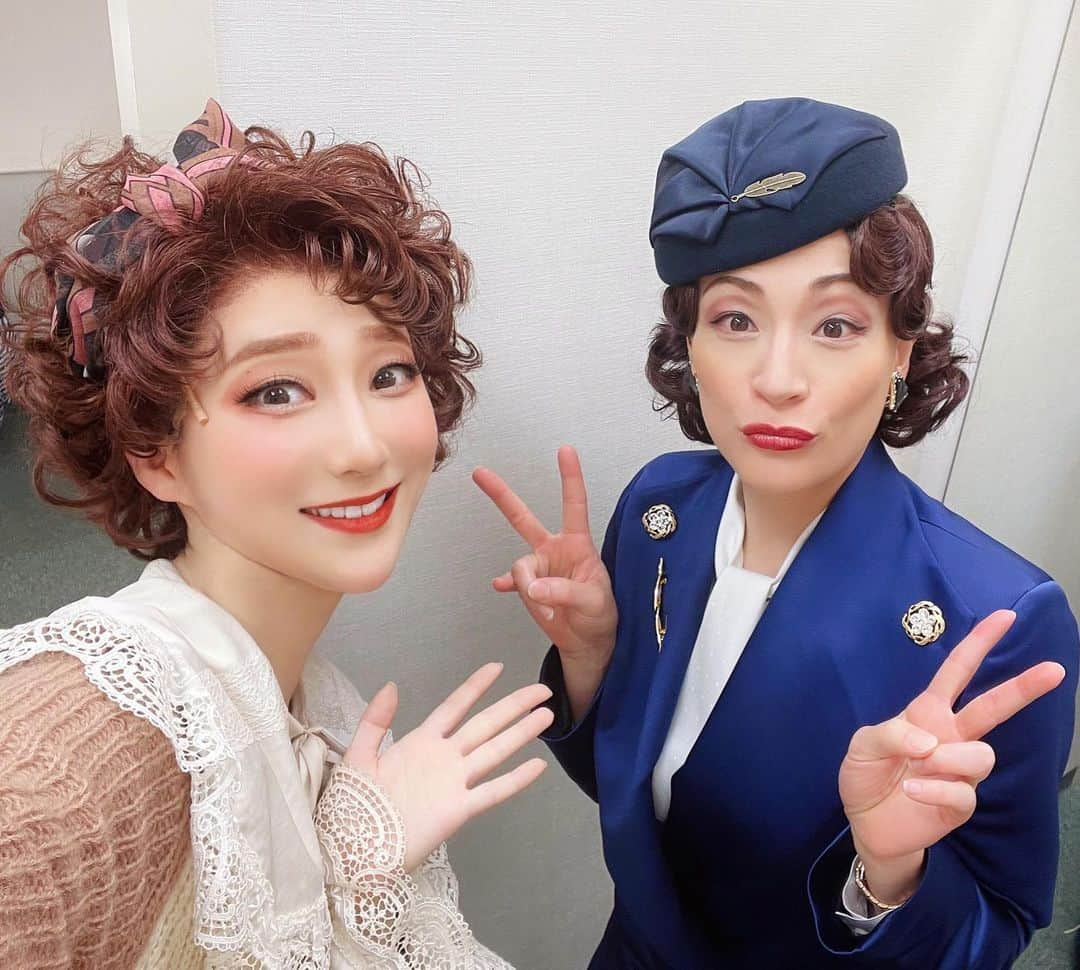 ファーストサマーウイカさんのインスタグラム写真 - (ファーストサマーウイカInstagram)「ビアねえさま🌹 強く美しくカッコいい姐さん…憧れ😭 #シルビアグラブ さん #カメレオンズ・リップ  #カメレオンズリップ」4月22日 23時21分 - f_s_uika