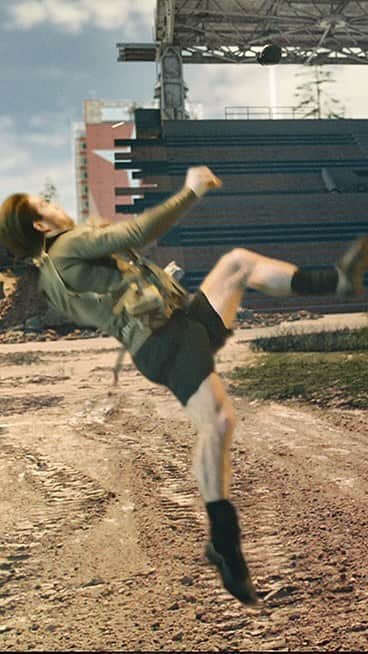 ジャック・グリーリッシュのインスタグラム：「Sometimes you gotta bust out a different set of skills in Warzone, am I right @mookiebetts? Tag your #CODSquad and #LETSGO.  #Verdansk84 #COD_PARTNER @CallOfDuty」
