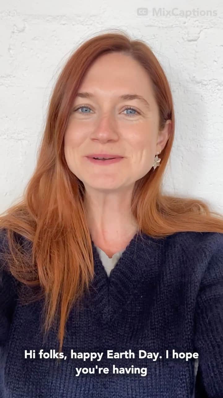 ボニー・ライトのインスタグラム：「excuse my uncharacteristic rambling video but it like the easiest way to express my emotions today. off to live what i mention by going offline for the rest of the day or week to take action beyond this space and connect with our collective earth. i’ll share the recipe i mention soon and my experience closing down my @chase bank account because they fund fossil fuels. wishing you a very happy earth day. you are nature. you are earth 💚 (captions auto generated)」