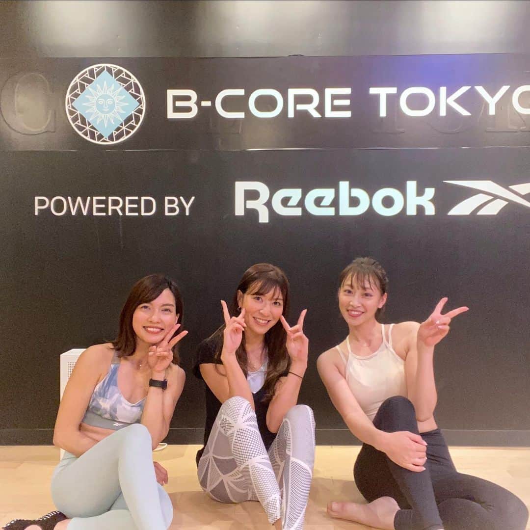 中村果生莉のインスタグラム：「💪 . . 今月の#美コア リズムシェイプ終了🙏✨  昨日はナナちゃん(@nanaetakasawa )が来てくれた〜😂💕  ナナちゃんとは7年前(?!)くらいに、ほぼ初対面で過酷な北海道ロケ2人で行った仲👍  同い歳で、フィーリングもあって一瞬で仲良くなったんだよねぇ〜😍🍀  で、#美コアトレーナー 養成中のニイナちゃん(@nii__na0827 )も参加してくれてたんだけど、、  ニイナちゃんも同い歳でしかもニイナちゃんも芸能のお仕事もしていた関係で皆共通の知り合いがいたり、ナナちゃんがニイナちゃんを知っていたりとまたここでもプチ奇跡起こってました🤭笑  世の中って本当、狭いのか広いのかよく分からん🤣  危なかったヘルニアも前日に必死で3件メンテナンス回ったから何とか持ってくれて一安心(>_<)  来月も頑張ろ💪✨  @bcore_official . . . #美コア #美コアトレーナー #美コアメディカルフィットトレーナー  #体幹トレーニング #体幹 #core #トレーニング #training #ダイエット #diet #肉体改造 #体質改善」