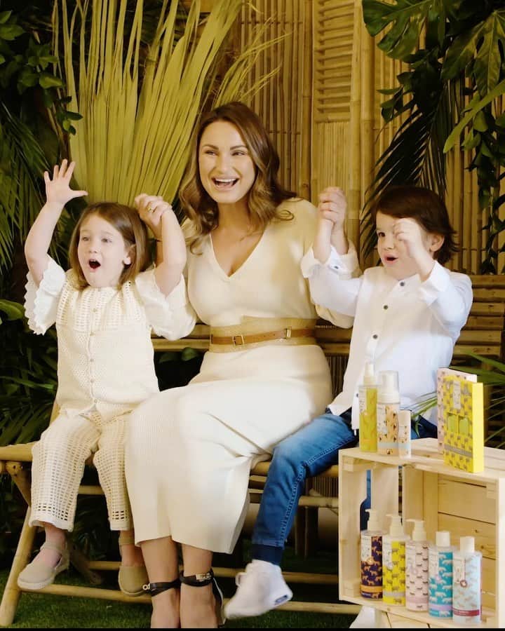 サム・フェアーズのインスタグラム：「This is a pinch me moment 🥲😄 I’m so excited to finally share that ‘Knightley’s Adventures’ my brand new Children’s bath time collection launches *exclusively* with Tesco TOMORROW!! I have worked so hard on this range, making sure every detail is true to what I believe is so important - affordable, (without compromise) products that are good for our children’s skin and hair...and if they can add a bit of fun to bath time in your house too, then great!! You can find us in the Children’s toiletries aisle as of tomorrow!!! Come and find us  in store! 😊 @tescofood @knightleyadventures 🦓🐘🦒🦏🐅🐆  - All products are blended with Aloe Vera to add hydration and moisturise the skin ✅ - Vegan friendly ✅ - Cruelty free ✅ - Paraben free ✅ - Sulphate free ✅ - Dermatologist approved ✅ - Fun, fruity and exotic fragrances ✅  #mybrand」