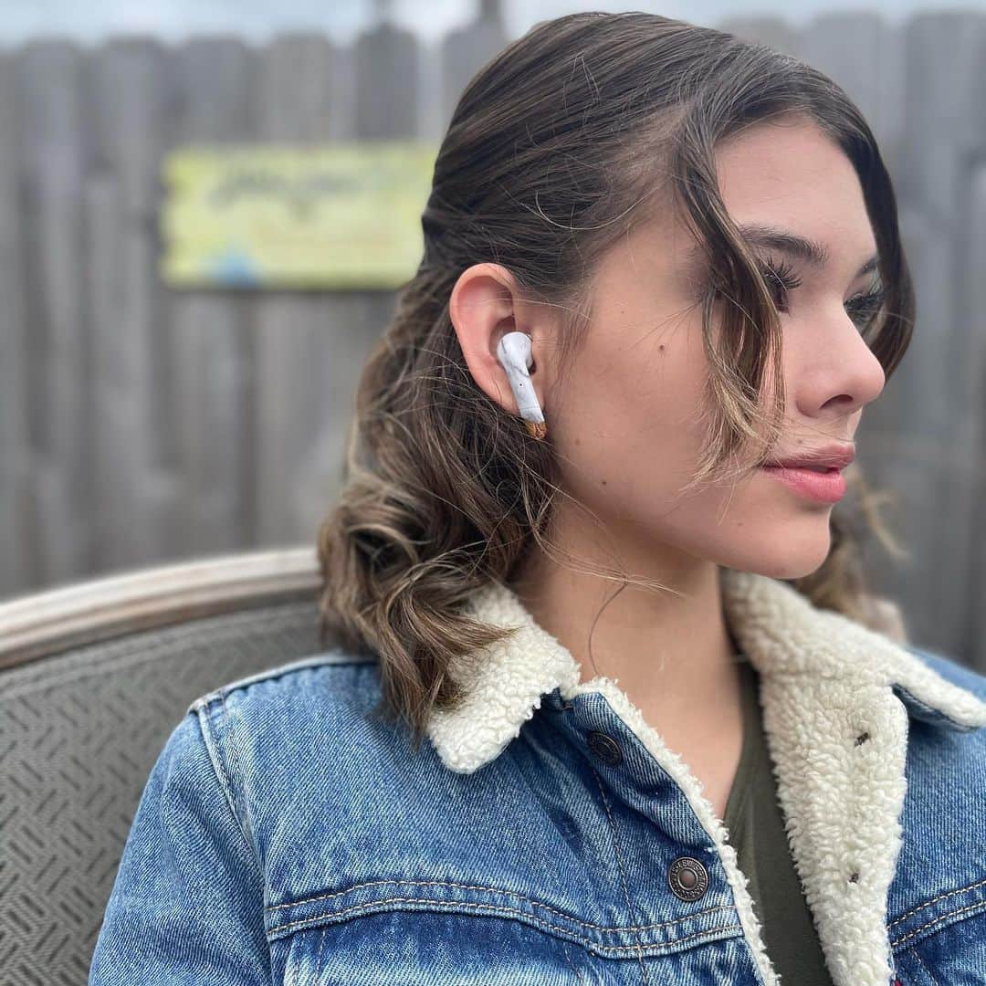 Laneya Graceさんのインスタグラム写真 - (Laneya GraceInstagram)「I’m absolutely in LOVE with these headphones. They’re so sleek and fashionable and they have amazing sound quality. Check out the link in my bio to get your own pair and use code HAPPYLANEYA15 to get 15% off your order! #ad」4月19日 2時42分 - official_laneya_grace
