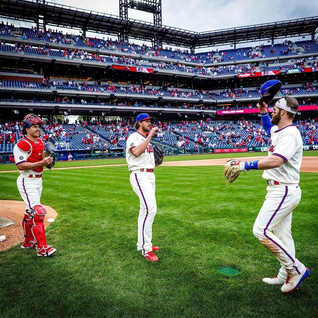 ブライス・ハーパーさんのインスタグラム写真 - (ブライス・ハーパーInstagram)「Hats off to you Ace!🧢」4月19日 6時04分 - bryceharper3