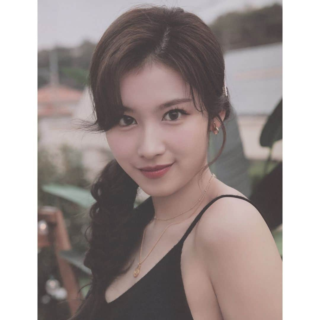 サナさんのインスタグラム写真 - (サナInstagram)「[SCAN] Yes I Am Sana photobook (9) ーーーーーーーーーー Follow > @sana.twice.kr < . @twicetagram #TWICE#트와이스#ONCE#Sana#사나 #Nayeon#나연#Jeongyeon#정연#Momo#모모#Jihyo#지효#Mina#미나#Dahyun#다현#Chaeyoung#채영#Tzuyu#쯔위」4月19日 6時45分 - sana.twice.kr