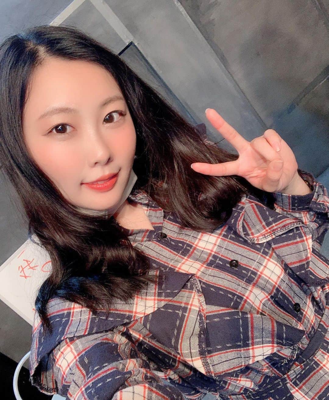 川島愛里沙のインスタグラム：「今週も1週間頑張っていきましょう💓🙏 . . . ありんぬ予定💘 . 24日はなまる撮影会個撮 https://hanamaru-photo.com/article/7036.html 予約してね🥰✨ . . . 29日東京lily撮影会 . . . #グラドル自画撮り部 #グラビアアイドル #撮影会 #個撮 #japanesegirl #instagood #instalike #selfie #peace #followｍe #일본 #셀피 #셀기꾼 #셀스타그램　#셀카그램 #얼스타그램 #셀카」