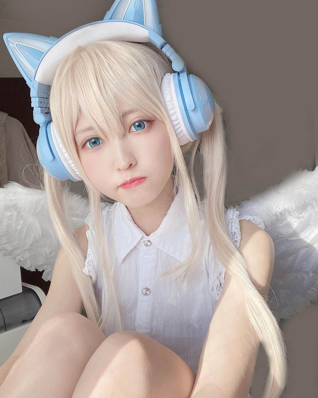 猫田あしゅさんのインスタグラム写真 - (猫田あしゅInstagram)「Cat × Angel 💙🤍 . #cosplay #cosplayer #cosplaygirl #白髪 #ねこみみ #ネコミミ #cat #コスプレ #コスプレイヤー #コスプレ女子 #anime #otaku #コスプレイヤー自画撮り部 #猫耳 #猫耳ヘッドフォン #photo #selfie #角色扮演  #ツインテール  #twintail #Angel #天使 #ツインテール女子  #twintails」4月19日 18時02分 - nekota_ashu