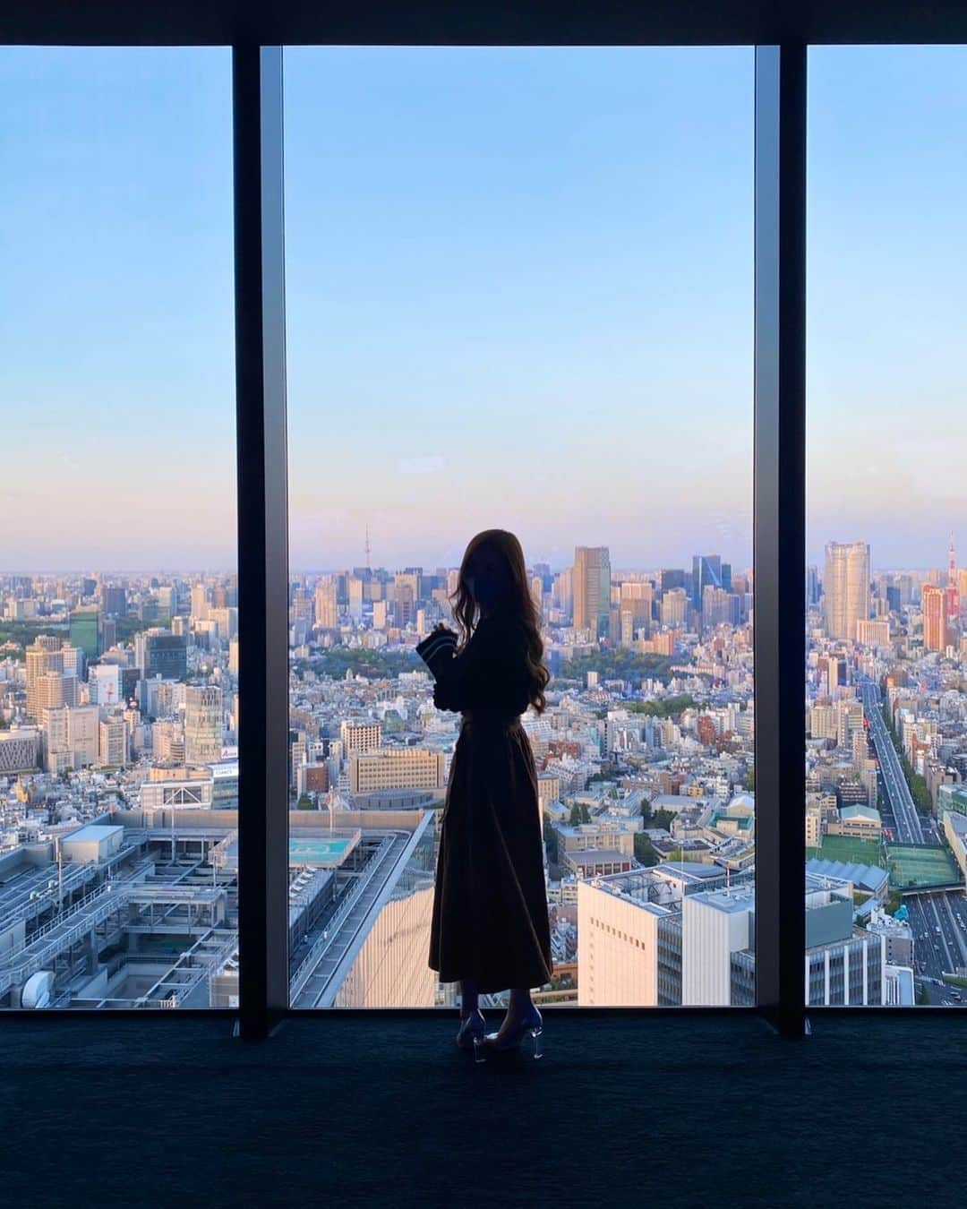 𝐀𝐬𝐚𝐤𝐮𝐫𝐚𝐌𝐢𝐰𝐚 のインスタグラム：「🌏 . . #shibuyasky#sky#shibuya#tokyo#渋谷スカイ#渋谷スクランブルスクエア#景色#スカイツリー#東京タワー」