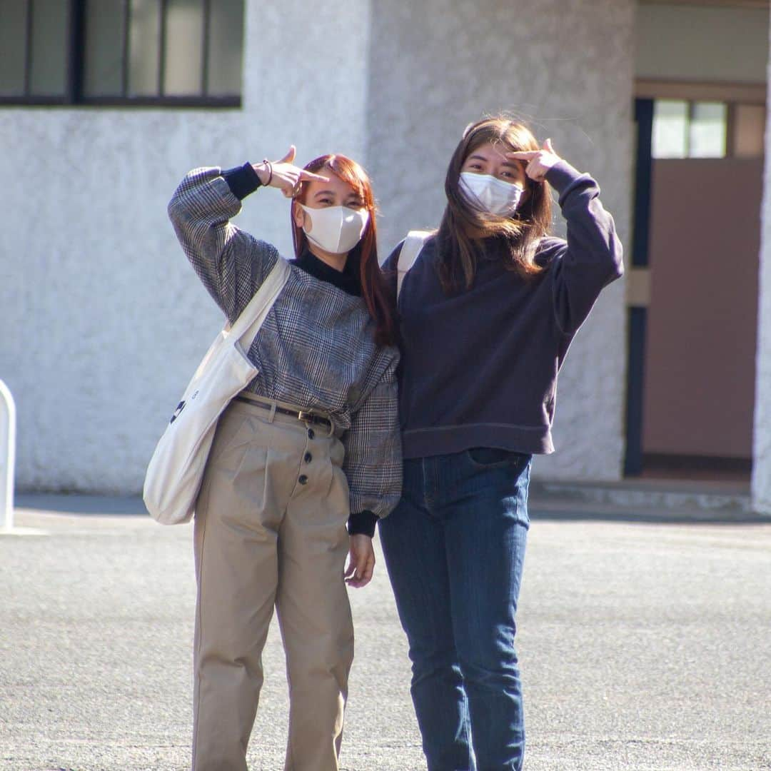 福岡女子短期大学さんのインスタグラム写真 - (福岡女子短期大学Instagram)「天気が良く気持ちの良い１日でした🎀放課後🍋のキャンパスにて子ども学科のお二人を撮影させていただきました✨ . #わたし色の光をここで見つける  . #福岡の短大 #放課後 #キリトリセカイ #福岡女子短期大学　#レモン少年　#短大生の日常 #福岡の短大っていいな #今年はナチュラル系多め　#仲良し　#放課後　#キリトリセカイ #ポートレート撮影」4月19日 18時26分 - fukuoka_wjc