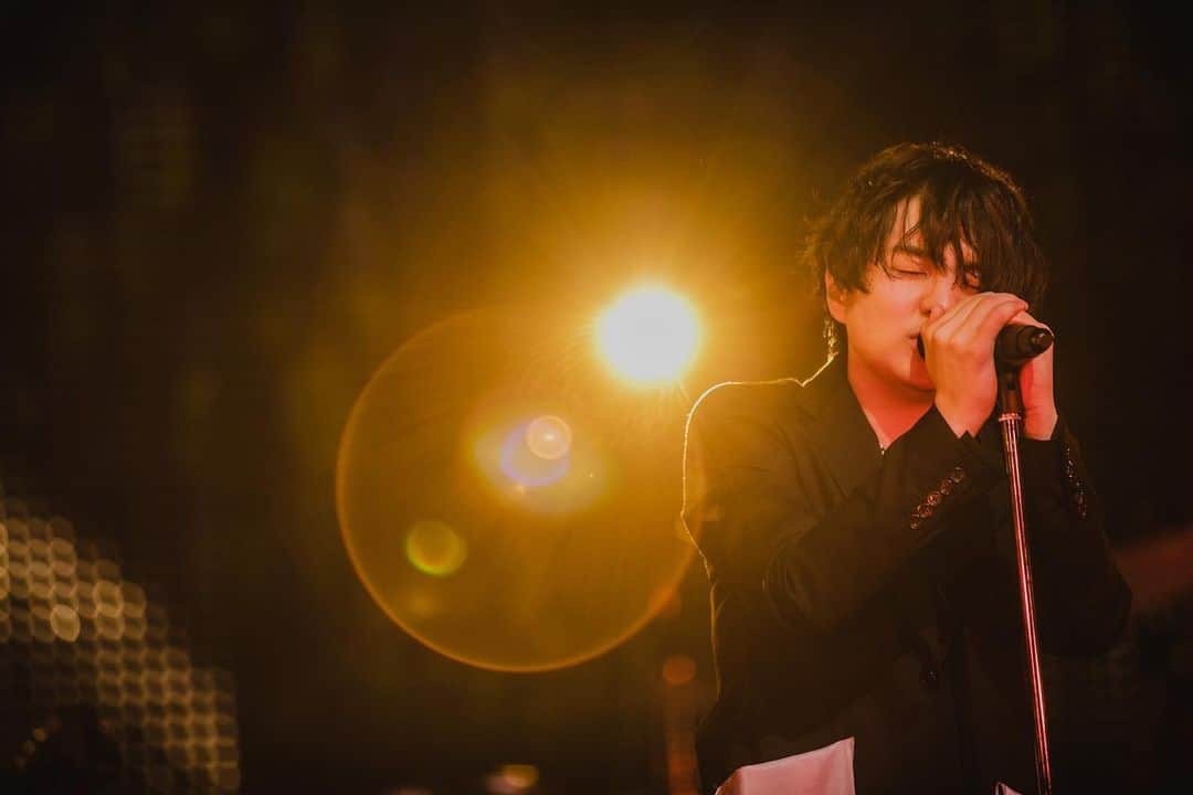 Official髭男dismさんのインスタグラム写真 - (Official髭男dismInstagram)「FC Tour Vol.2 - The Blooming Universe ONLINE -  Live Photo  Photo by “TAKAHIRO TAKINAMI” @nekoze_photo  #ヒゲダンFC配信ライブ」4月19日 11時47分 - officialhigedandism