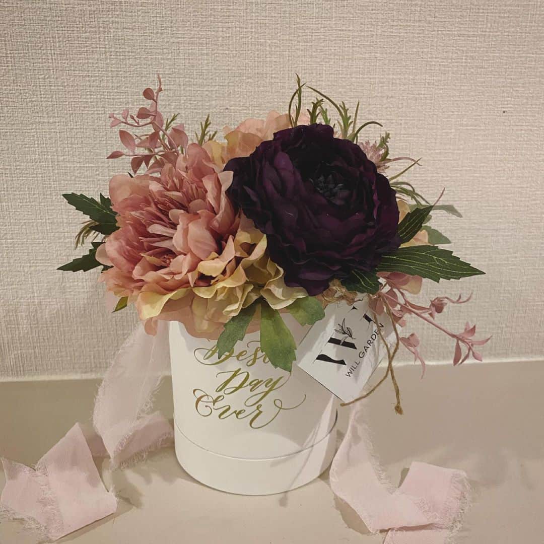 畑野ひろ子さんのインスタグラム写真 - (畑野ひろ子Instagram)「オーダー頂きましたピンク紫系のアーティフィシャルアレンジbox  #flowers #flowerarrangement #artificialflower #gift #willgarden」4月19日 12時06分 - hiroko_hatano_