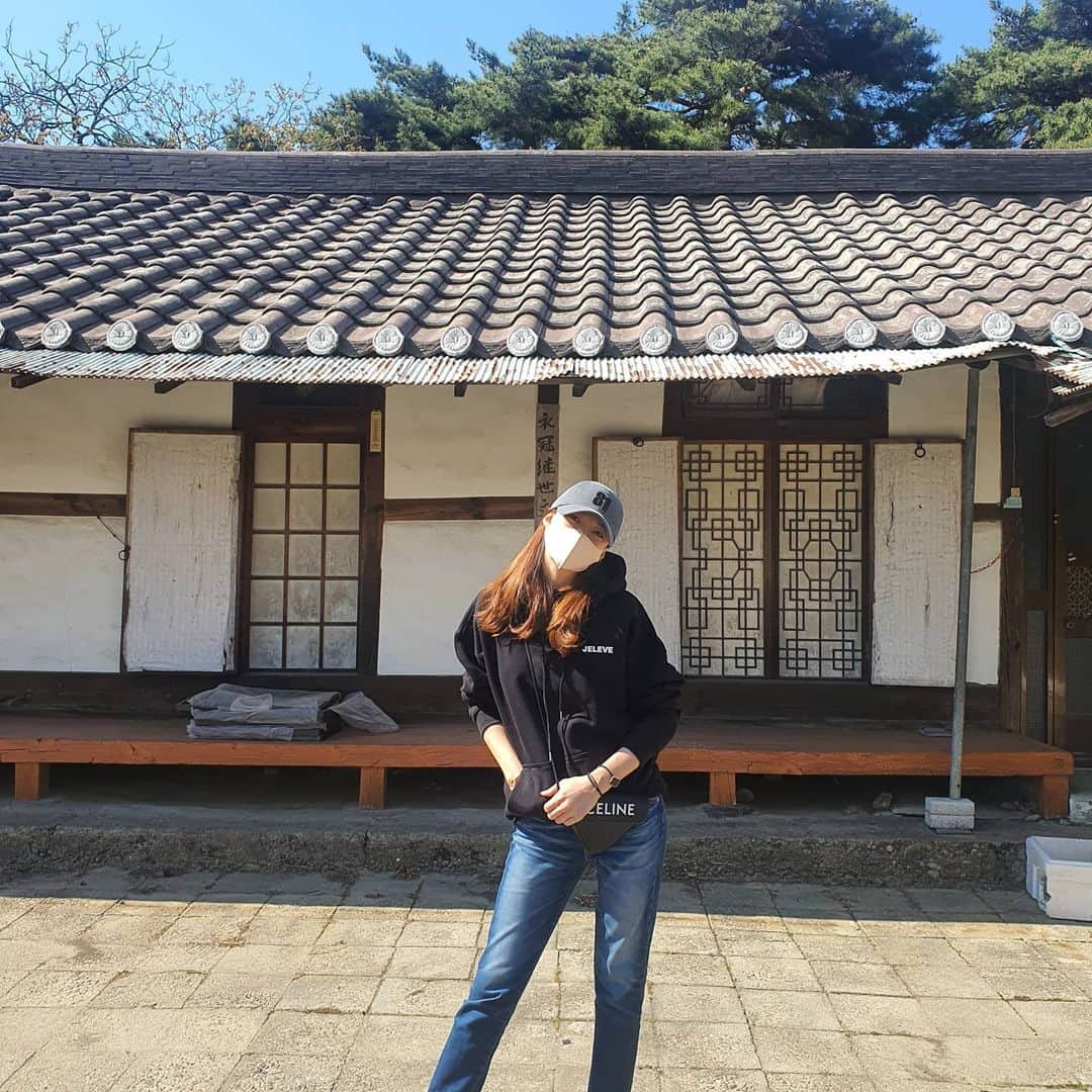 チャ・イェリョンさんのインスタグラム写真 - (チャ・イェリョンInstagram)「🖤  그냥🍀  #ootd   #오오티디」4月19日 12時44分 - chayeryun